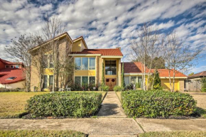 Quiet Rental with Balcony 14 Mi to Downtown Houston